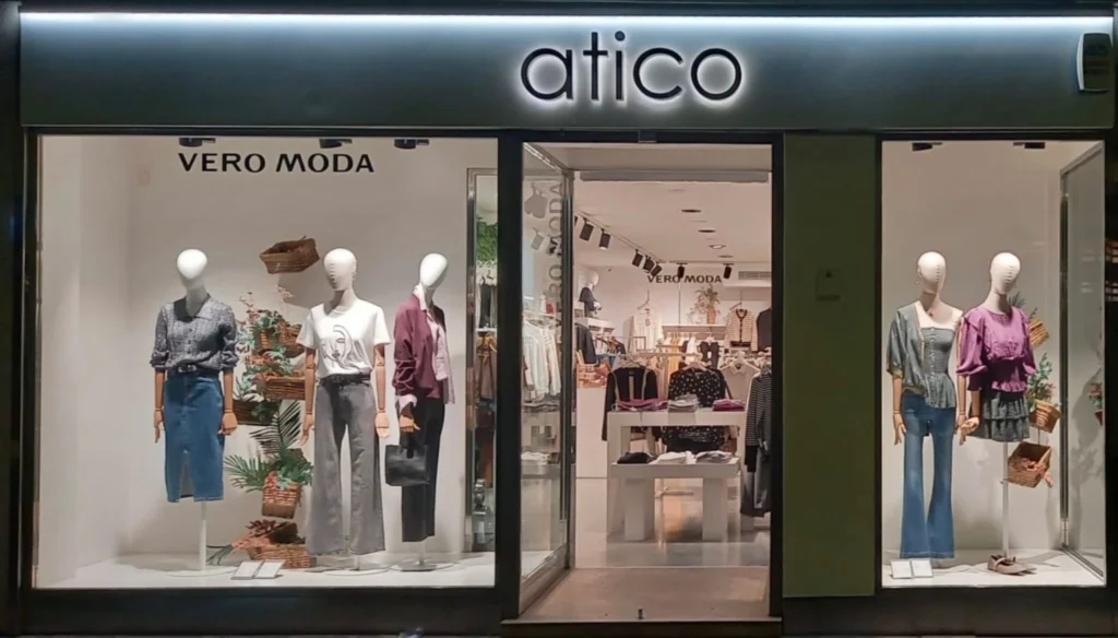 escaparate de tienda atico en gandia valencia escaparate de tienda atico en gandia valencia